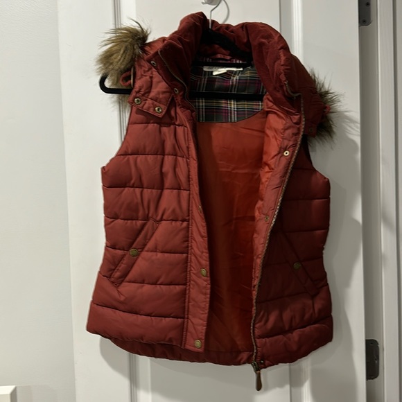 Burnt orange/red H&M puffer vest - Picture 1 of 8
